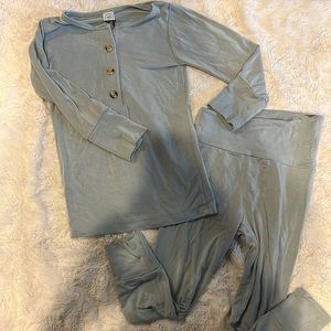 Lou Lou & Company 2T light green top and bottom set